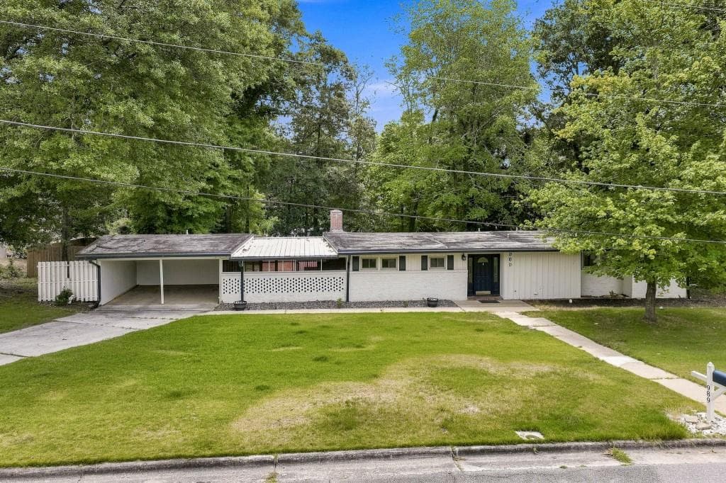 3 bedroom, 2 bathroom, 1,332 sq ft single family residence for sale at 989 Rudolph Street, Gainesville, GA 30501 — photo 3