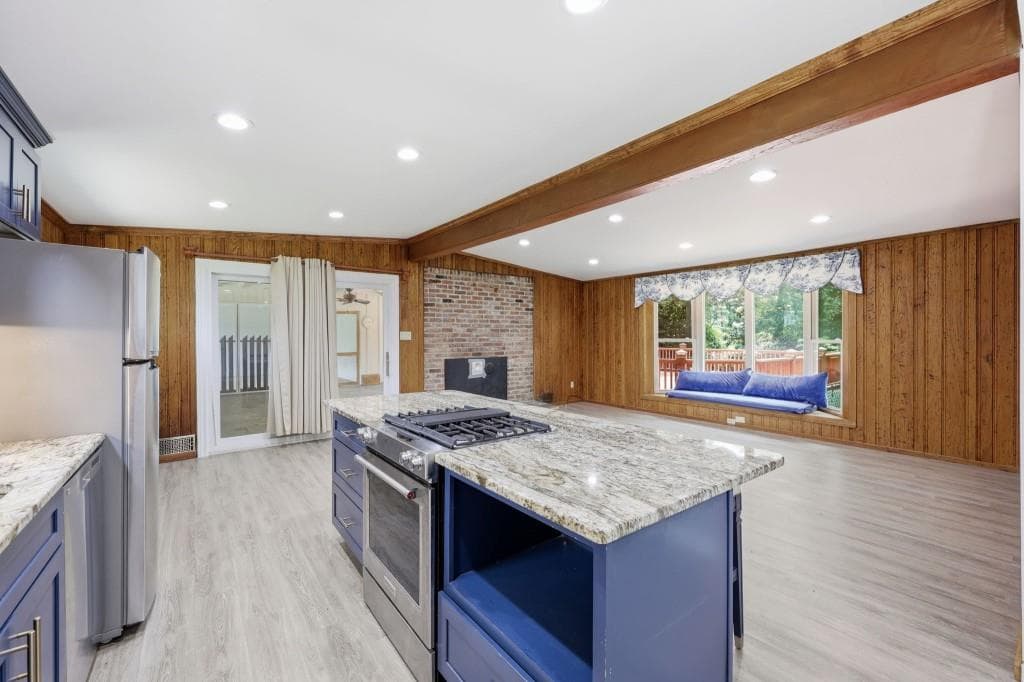 3 bedroom, 2 bathroom, 1,332 sq ft single family residence for sale at 989 Rudolph Street, Gainesville, GA 30501 — photo 6