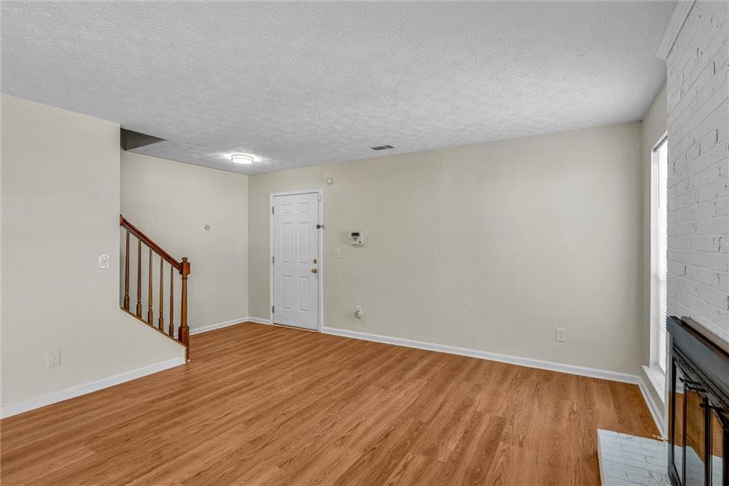 2 bedroom, 3 bathroom, 1,196 sq ft townhouse under contract at 1111 Greenyard Way, Norcross, GA 30093 — photo 3