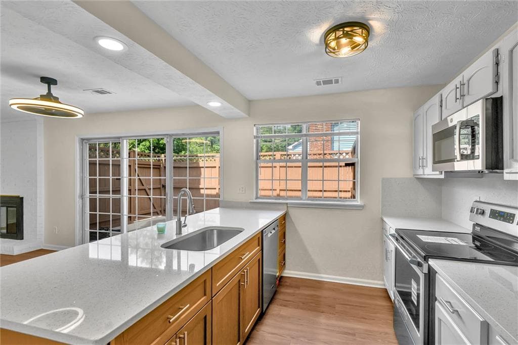 2 bedroom, 3 bathroom, 1,196 sq ft townhouse under contract at 1111 Greenyard Way, Norcross, GA 30093 — photo 9