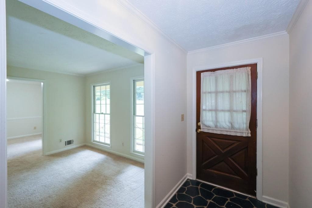 3 bedroom, 2 bathroom, 2,700 sq ft single family residence under contract at 5315 Pounds Drive, Stone Mountain, GA 30087 — photo 3