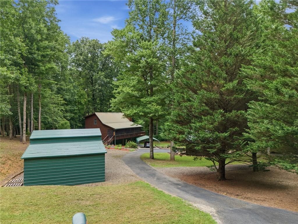 3 bedroom, 3 bathroom, 1,872 sq ft single family residence for sale at 2447 Hi River Road, Hiawassee, GA 30546 — photo 2
