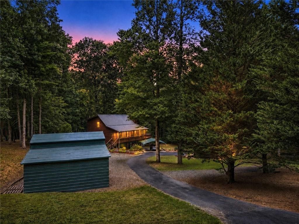3 bedroom, 3 bathroom, 1,872 sq ft single family residence for sale at 2447 Hi River Road, Hiawassee, GA 30546
