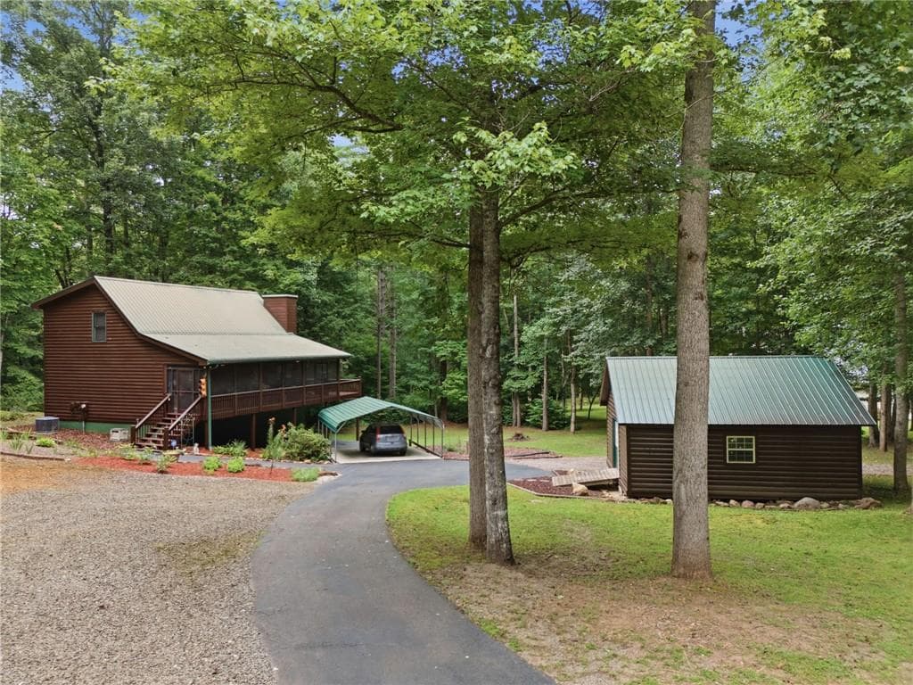 3 bedroom, 3 bathroom, 1,872 sq ft single family residence for sale at 2447 Hi River Road, Hiawassee, GA 30546 — photo 3