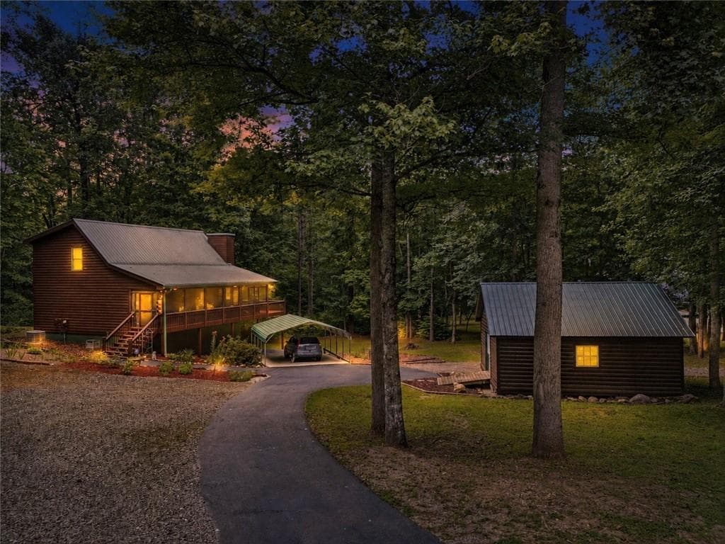 3 bedroom, 3 bathroom, 1,872 sq ft single family residence for sale at 2447 Hi River Road, Hiawassee, GA 30546 — photo 4