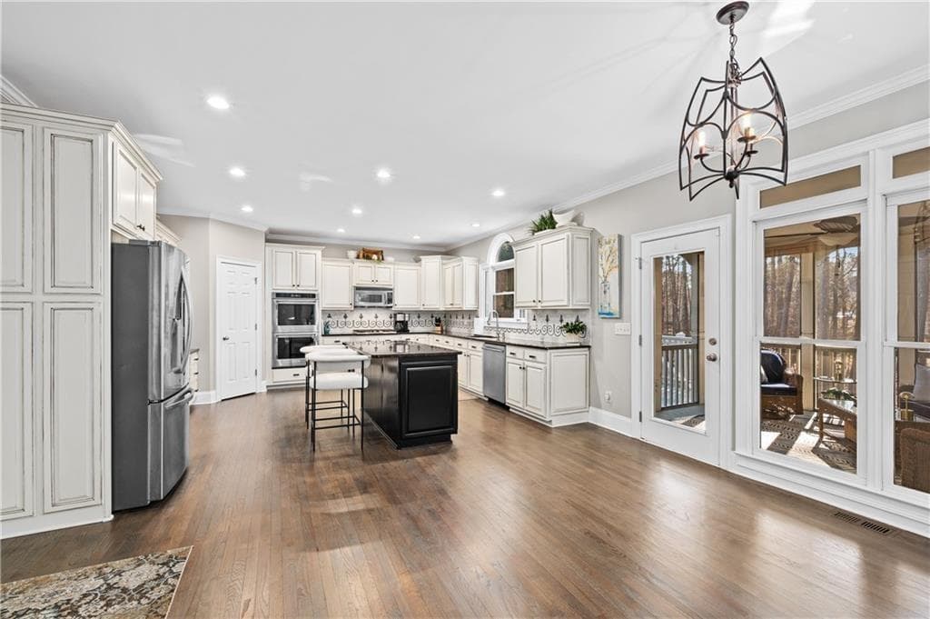 5 bedroom, 4 bathroom, 4,455 sq ft single family residence for sale at 172 Golf Crest Drive, Acworth, GA 30101 — photo 10