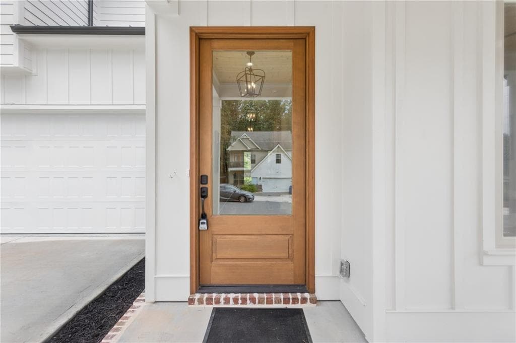 5 bedroom, 4 bathroom, 3,400 sq ft single family residence for sale at 2471 Edwards Drive, Atlanta, GA 30318 — photo 4