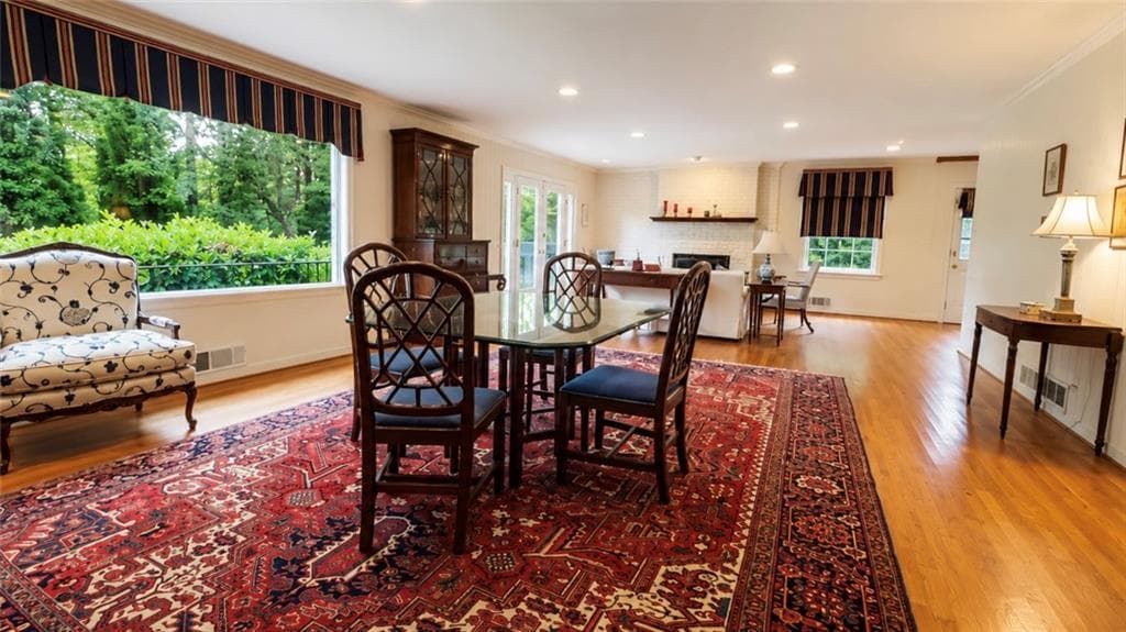 4 bedroom, 4 bathroom, 3,028 sq ft single family residence under contract at 920 Buckingham Circle, Atlanta, GA 30327 — photo 4