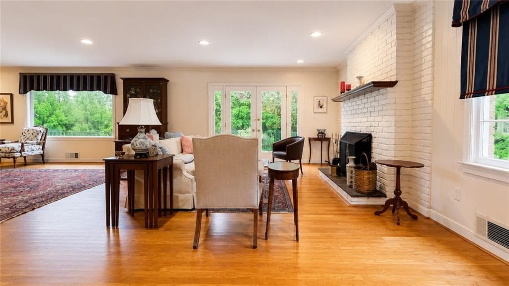 4 bedroom, 4 bathroom, 3,028 sq ft single family residence under contract at 920 Buckingham Circle, Atlanta, GA 30327 — photo 8