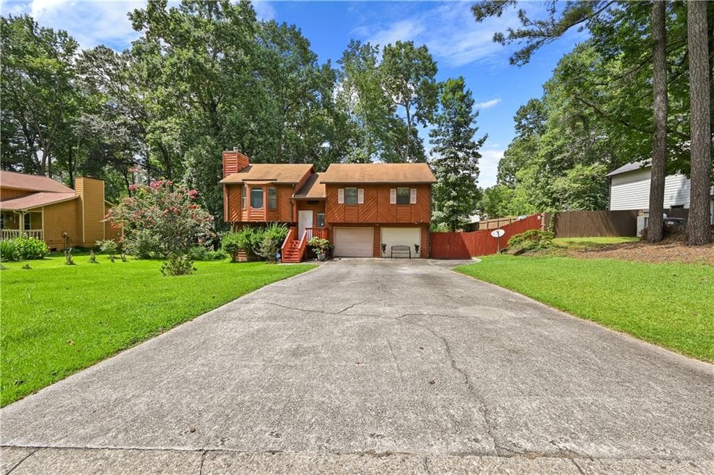3 bedroom, 2 bathroom, 1,774 sq ft single family residence for sale at 2670 Throatlatch Lane, Marietta, GA 30064 — photo 2