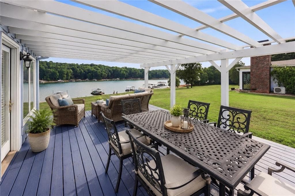 3 bedroom, 2 bathroom, 2,136 sq ft single family residence for sale at 3623 N River Road, Gainesville, GA 30506 — photo 3