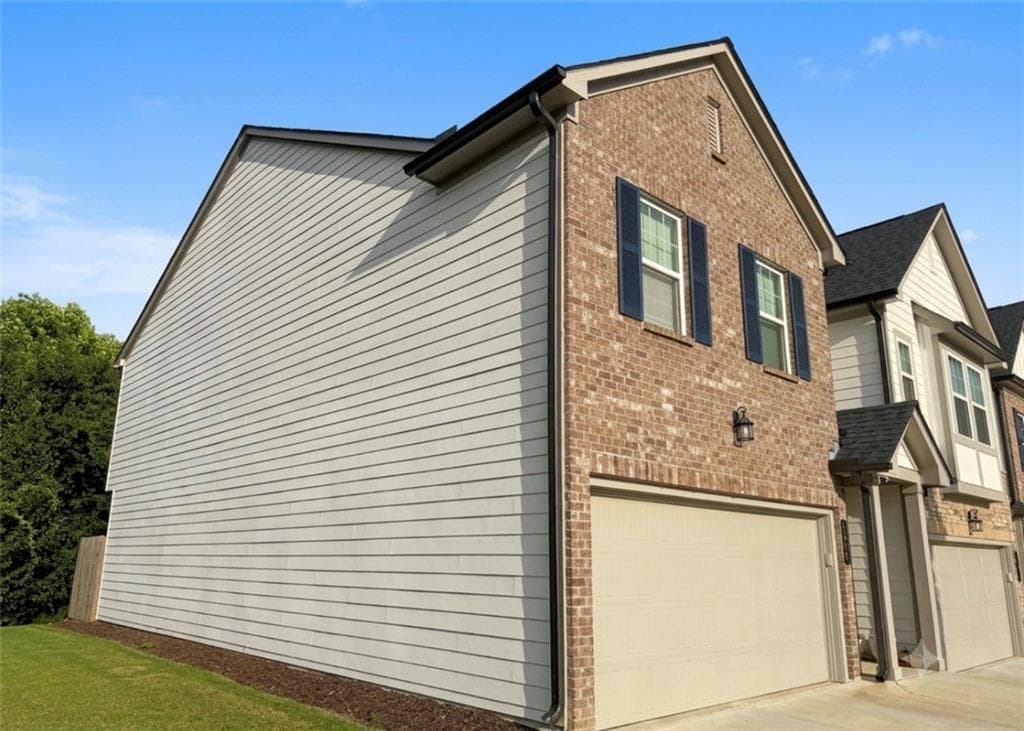 3 bedroom, 3 bathroom, 1,728 sq ft townhouse for sale at 1433 Ben Park Way, Grayson, GA 30017 — photo 2