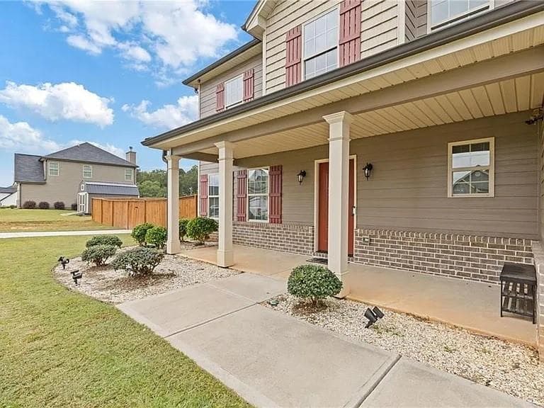 4 bedroom, 3 bathroom, 2,659 sq ft single family residence for sale at 796 Pinnacle Drive, Winder, GA 30680 — photo 3