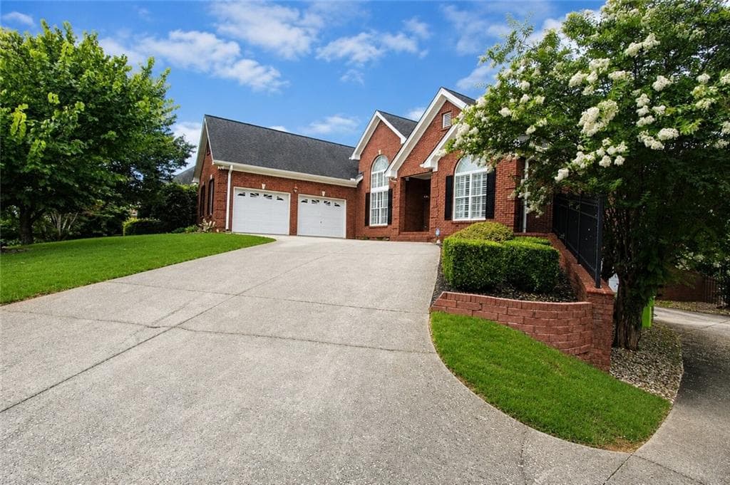 3 bedroom, 3 bathroom, 3,423 sq ft single family residence under contract at 4275 Rosestone Court, Douglasville, GA 30135 — photo 3