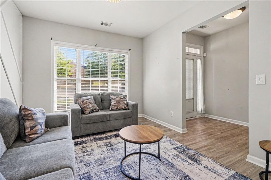 4 bedroom, 3 bathroom, 2,843 sq ft single family residence under contract at 1641 Hedington Court, Lawrenceville, GA 30045 — photo 3