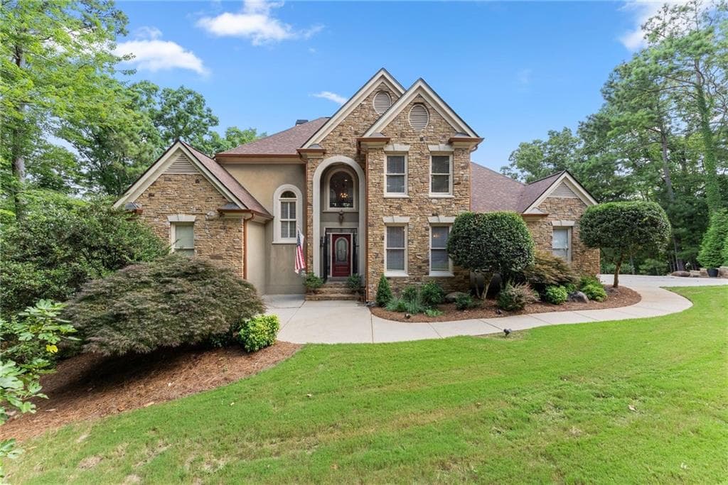 5 bedroom, 6 bathroom, 5,180 sq ft single family residence for sale at 2819 NE Point Overlook, Gainesville, GA 30501 — photo 2