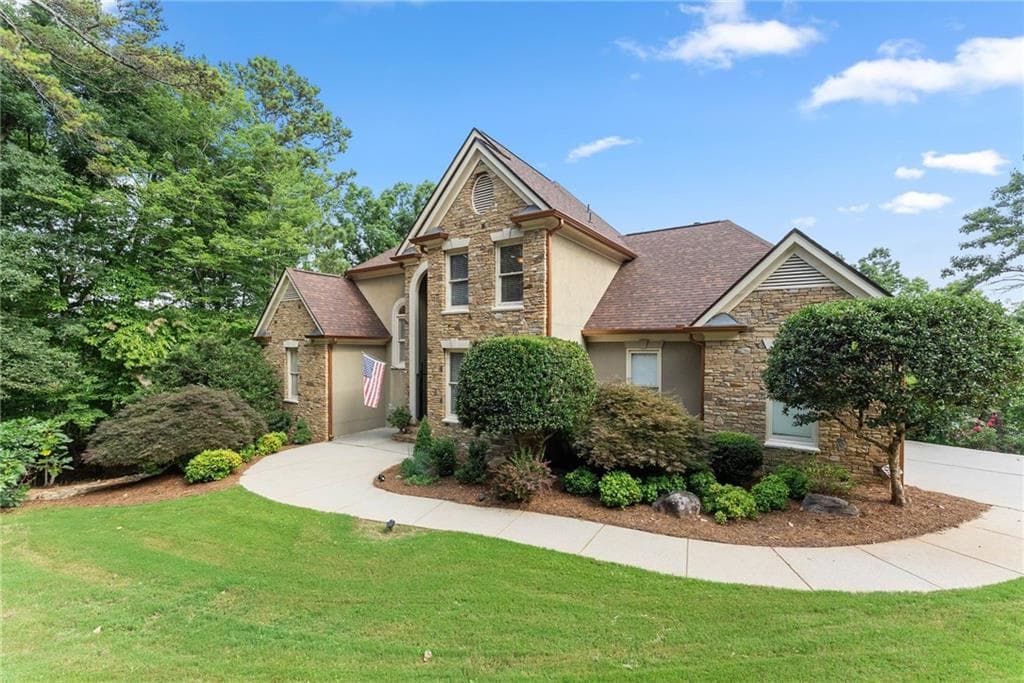 5 bedroom, 6 bathroom, 5,180 sq ft single family residence for sale at 2819 NE Point Overlook, Gainesville, GA 30501 — photo 8