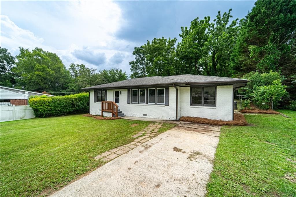 3 bedroom, 2 bathroom, 1,328 sq ft single family residence for sale at 111 Woodhaven Drive, Jonesboro, GA 30236 — photo 2