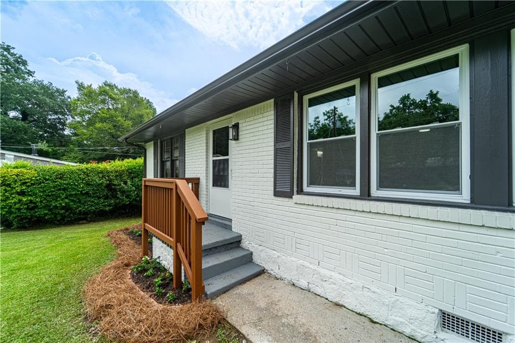3 bedroom, 2 bathroom, 1,328 sq ft single family residence for sale at 111 Woodhaven Drive, Jonesboro, GA 30236 — photo 3