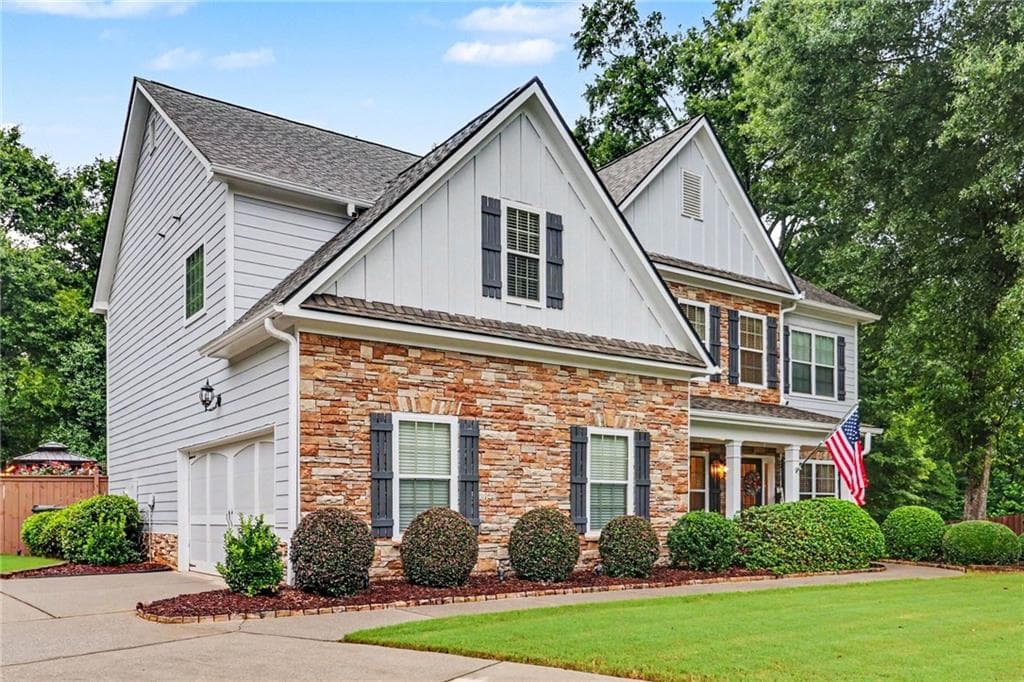 5 bedroom, 3 bathroom, 3,020 sq ft single family residence for sale at 1734 Lakeland Lane, Monroe, GA 30656 — photo 2
