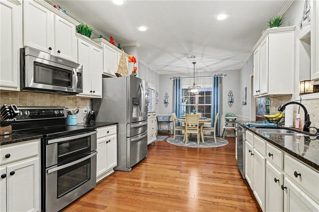 5 bedroom, 3 bathroom, 3,020 sq ft single family residence for sale at 1734 Lakeland Lane, Monroe, GA 30656 — photo 4