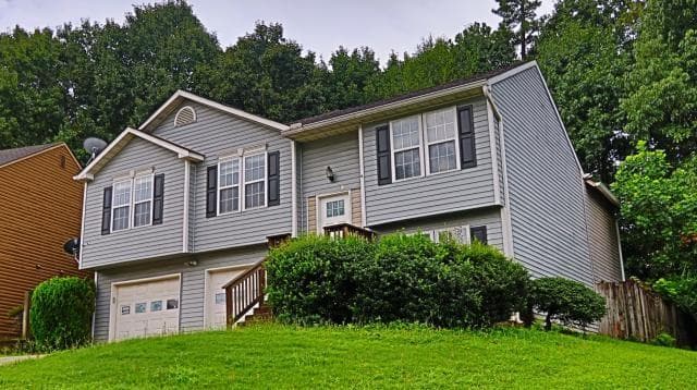 3 bedroom, 3 bathroom, 1,816 sq ft single family residence under contract at 5700 Hollow Ridge Lane, Norcross, GA 30071 — photo 2