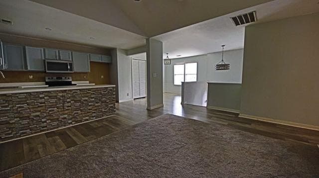 3 bedroom, 3 bathroom, 1,816 sq ft single family residence under contract at 5700 Hollow Ridge Lane, Norcross, GA 30071 — photo 4