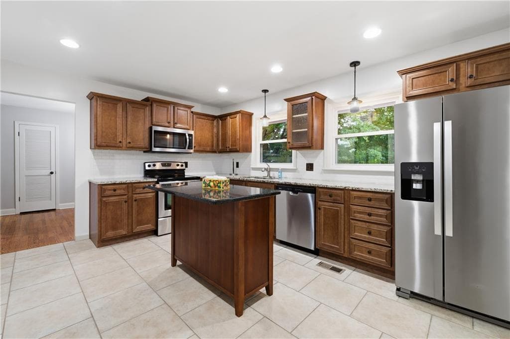 3 bedroom, 2 bathroom, 1,502 sq ft single family residence for rent at 1171 Starline Drive, Smyrna, GA 30080 for $2,500 a month — photo 2