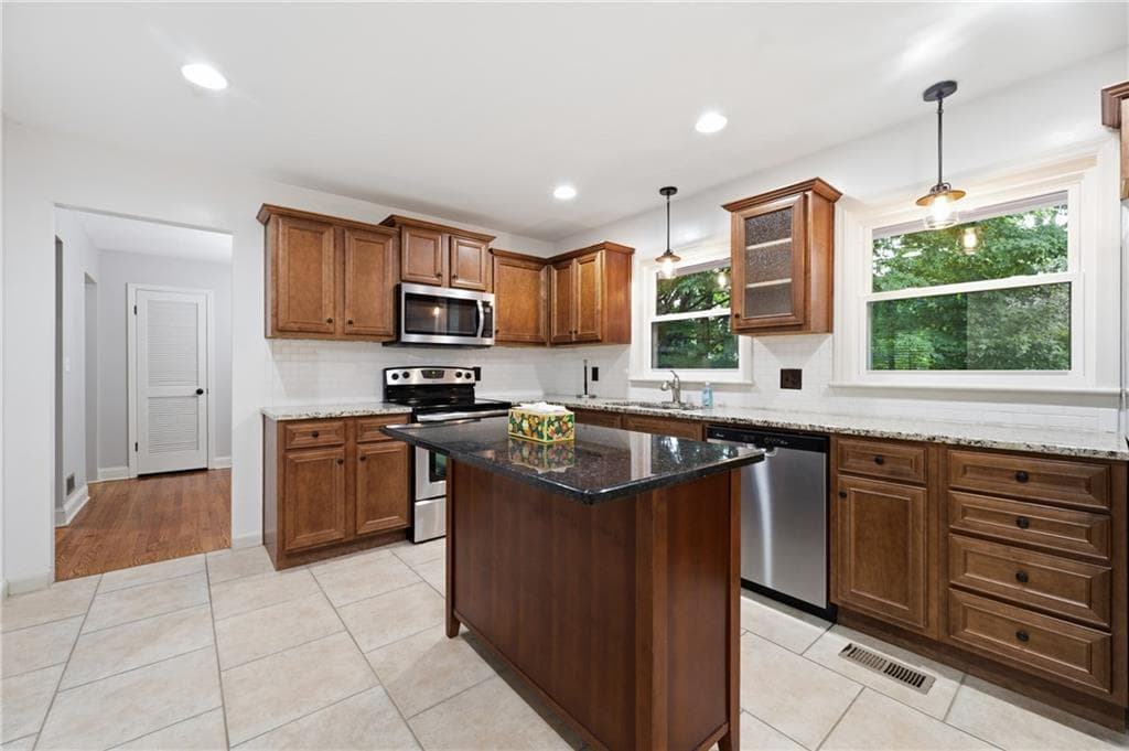3 bedroom, 2 bathroom, 1,502 sq ft single family residence for rent at 1171 Starline Drive, Smyrna, GA 30080 for $2,500 a month — photo 4