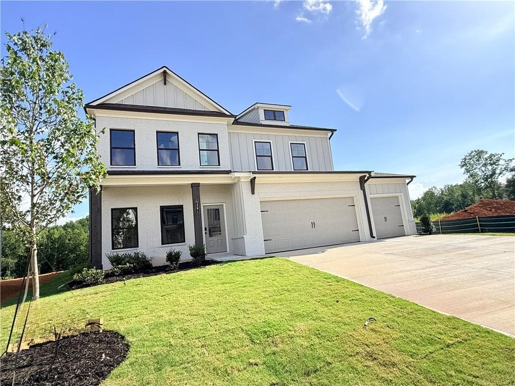 4 bedroom, 3 bathroom, 2,222 sq ft single family residence for sale at 5291 Baymont Drive, Gainesville, GA 30507 — photo 3