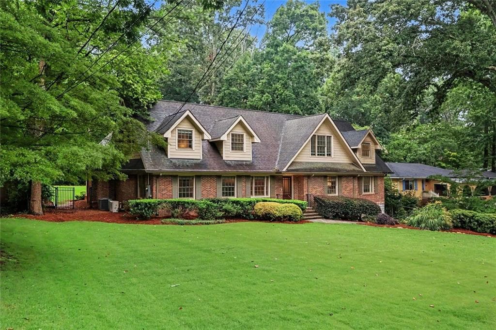 6 bedroom, 5 bathroom, 4,894 sq ft single family residence for sale at 804 Pinetree Drive, Decatur, GA 30030 — photo 4