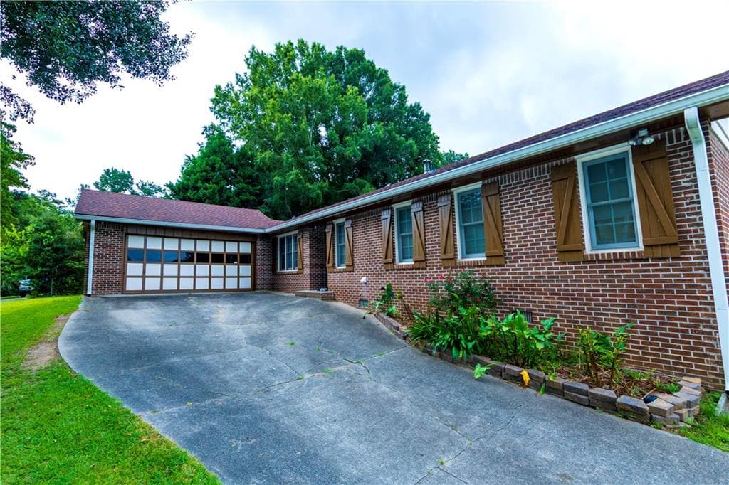 3 bedroom, 3 bathroom, 1,928 sq ft single family residence for sale at 3401 Rae Place, Lawrenceville, GA 30044 — photo 1 of 39