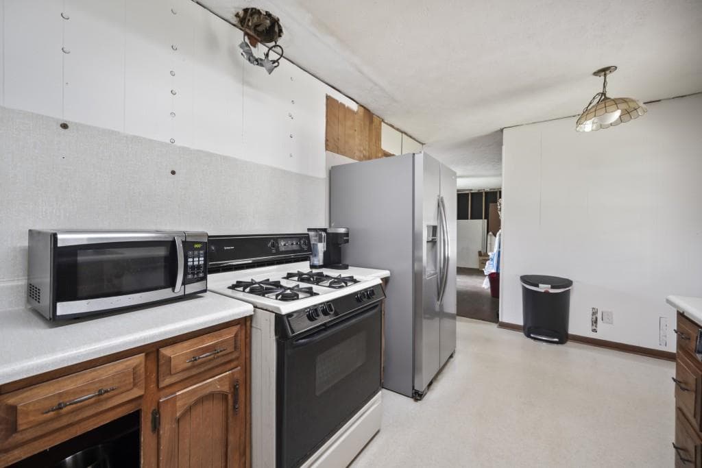 3 bedroom, 2 bathroom, 1,468 sq ft single family residence for sale at 1810 Hasty Road, Marietta, GA 30062 — photo 4