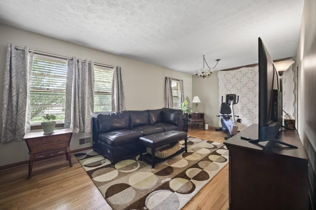 3 bedroom, 2 bathroom, 1,468 sq ft single family residence for sale at 1810 Hasty Road, Marietta, GA 30062 — photo 6