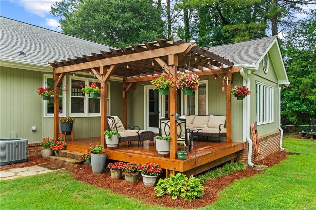 3 bedroom, 2 bathroom, 2,037 sq ft single family residence under contract at 657 Cole Drive, Lilburn, GA 30047 — photo 3