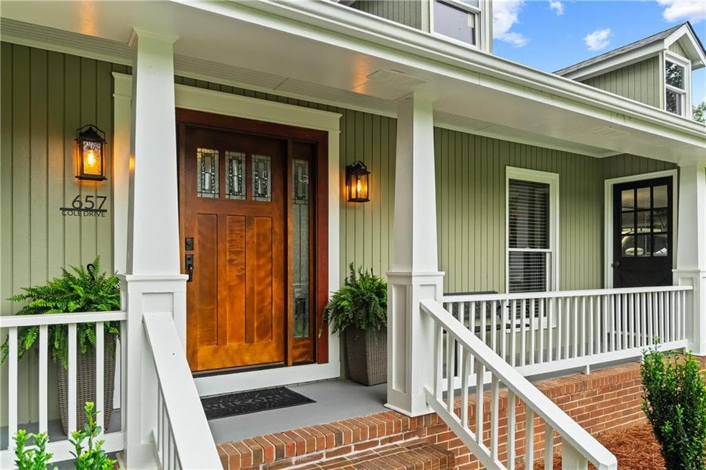 3 bedroom, 2 bathroom, 2,037 sq ft single family residence under contract at 657 Cole Drive, Lilburn, GA 30047 — photo 2