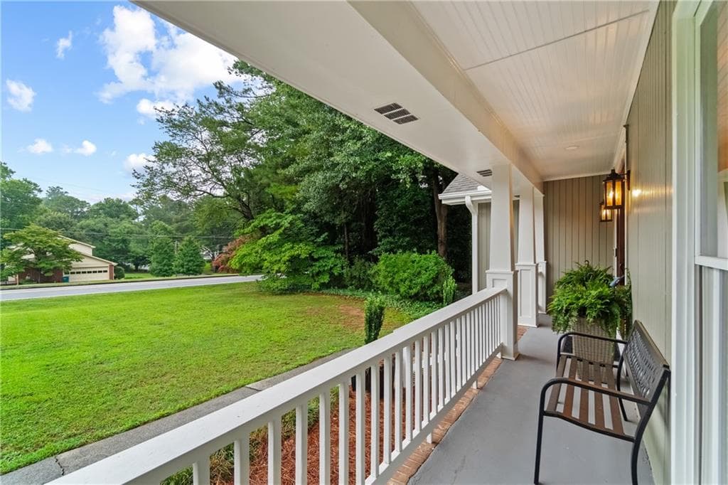 3 bedroom, 2 bathroom, 2,037 sq ft single family residence under contract at 657 Cole Drive, Lilburn, GA 30047 — photo 4