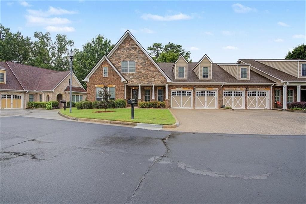 3 bedroom, 4 bathroom, 3,878 sq ft condominium for sale at 2327 Sandy Oaks Drive, Marietta, GA 30066 — photo 3