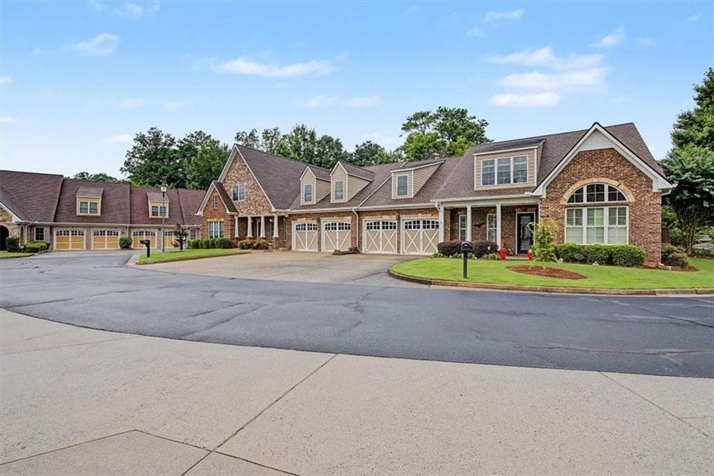 3 bedroom, 4 bathroom, 3,878 sq ft condominium for sale at 2327 Sandy Oaks Drive, Marietta, GA 30066 — photo 5