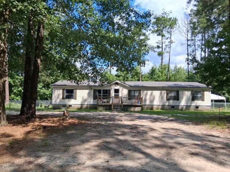 5 bedroom, 3 bathroom, 2,016 sq ft single family residence for sale at 425 Sycamore Drive, Eastman, GA 31023