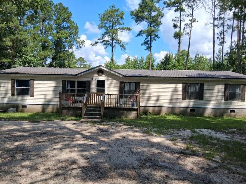 5 bedroom, 3 bathroom, 2,016 sq ft single family residence for sale at 425 Sycamore Drive, Eastman, GA 31023 — photo 2
