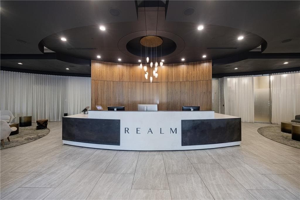 2 bedroom, 2 bathroom, 1,223 sq ft condominium for sale at 3324 Peachtree Road 1101, Atlanta, GA 30326 — photo 4