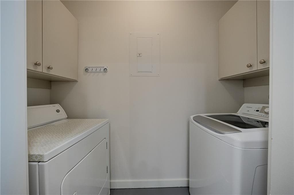 2 bedroom, 2 bathroom, 1,223 sq ft condominium for sale at 3324 Peachtree Road 1101, Atlanta, GA 30326 — photo 9