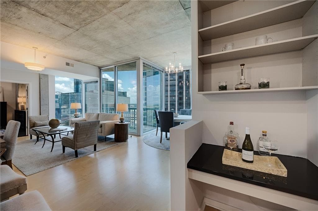 2 bedroom, 2 bathroom, 1,223 sq ft condominium for sale at 3324 Peachtree Road 1101, Atlanta, GA 30326 — photo 10