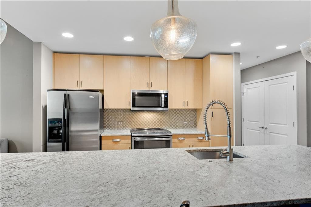 1 bedroom, 1 bathroom, 877 sq ft condominium for sale at 860 Peachtree Street 2504, Atlanta, GA 30308 — photo 4