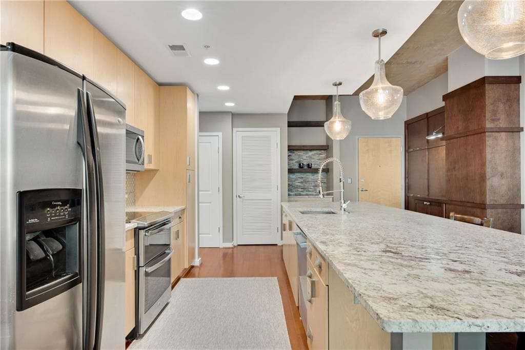 1 bedroom, 1 bathroom, 877 sq ft condominium for sale at 860 Peachtree Street 2504, Atlanta, GA 30308 — photo 6