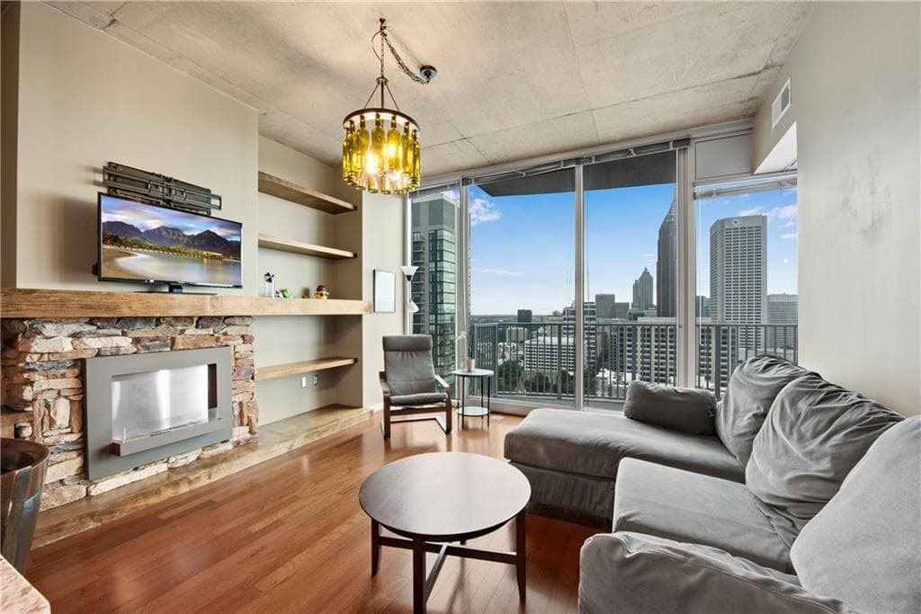 1 bedroom, 1 bathroom, 877 sq ft condominium for sale at 860 Peachtree Street 2504, Atlanta, GA 30308 — photo 2