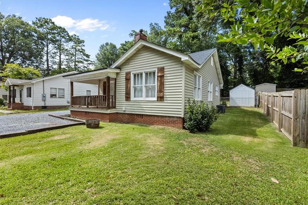 2 bedroom, 1 bathroom, 943 sq ft single family residence for sale at 102 W Fairmount Avenue, Cedartown, GA 30125 — photo 3