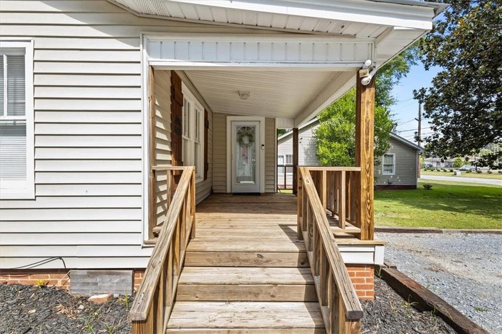 2 bedroom, 1 bathroom, 943 sq ft single family residence for sale at 102 W Fairmount Avenue, Cedartown, GA 30125 — photo 4