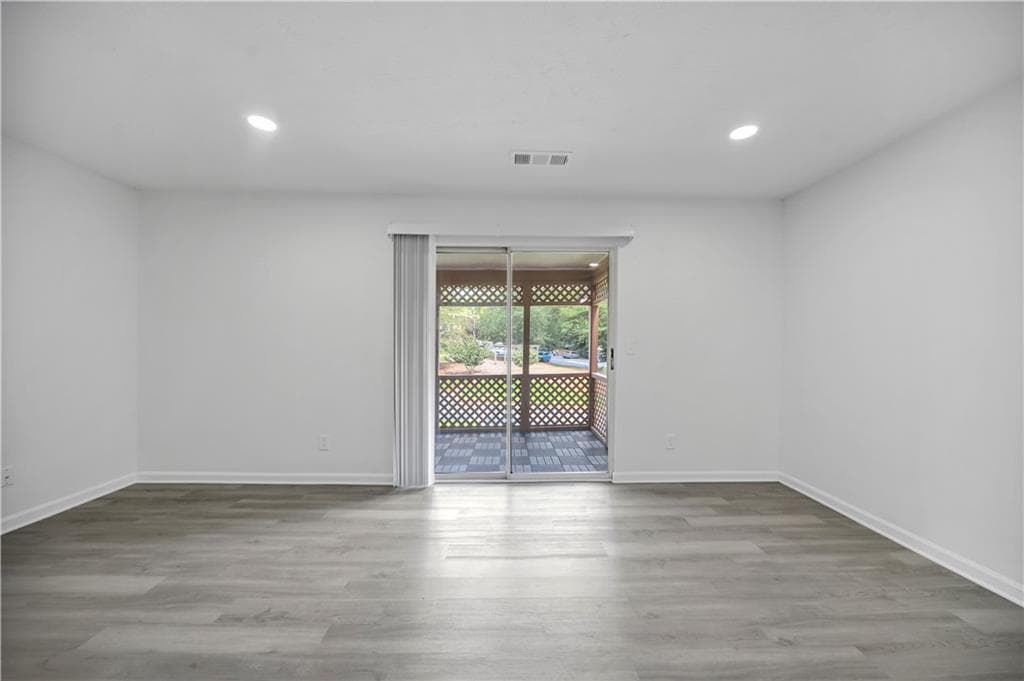 2 bedroom, 3 bathroom, 1,292 sq ft condominium for sale at 330 Quail Run, Roswell, GA 30076 — photo 8